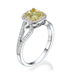 טבעת בצורת קושן עם יהלום צהוב פנסי