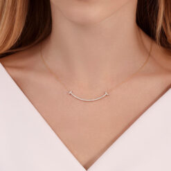 תליון סמיילי משובץ יהלומים – 0.37 קראט 💎