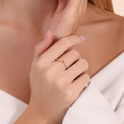 טבעת וי יהלומים - 0.11 קראט 💎