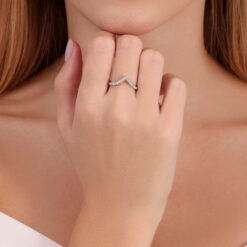 טבעת בצורת V – 0.23 קראט 💎