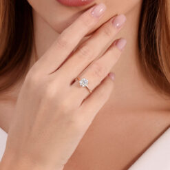 טבעת יהלום מרכזי עגול משובצת יהלומים בכתר – 1.50 קראט 💎