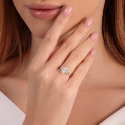 טבעת יהלוםאובל עם 5 יהלומים מכל צד – 1.27 קראט 💎